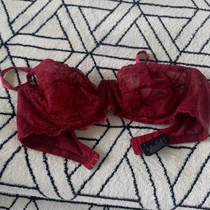 Elle Macpherson SEXY bra. Beautiful color.